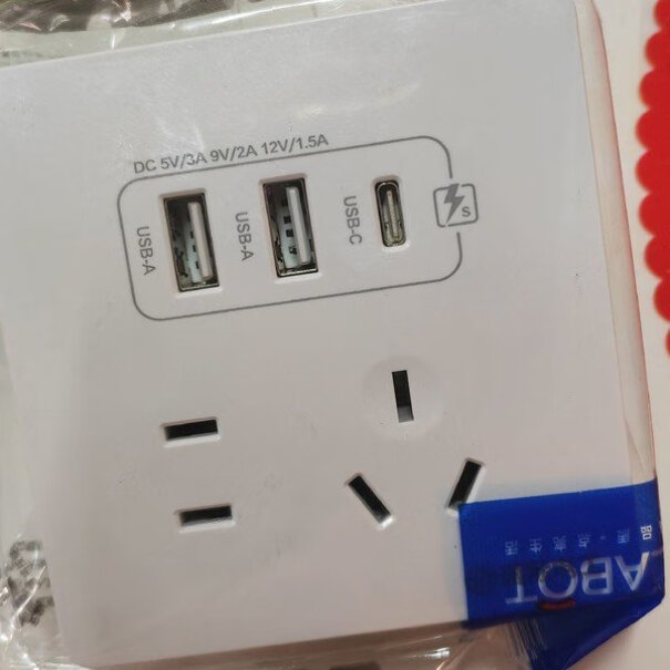 国际电工双USB插座面板20W快充墙壁物有所值吗？测评大揭秘！