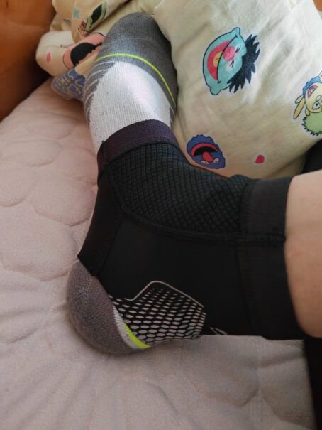 李宁运动护踝套护具脚腕已经肿了可以穿吗？