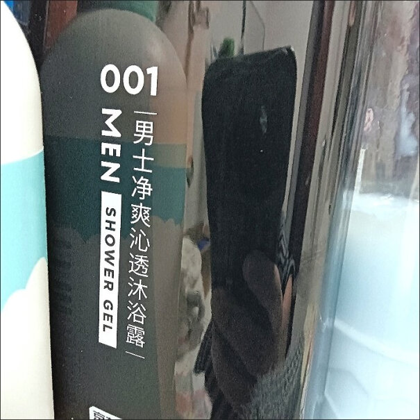 京东京造 001古龙香氛洗发水头皮屑多了好多正常吗？
