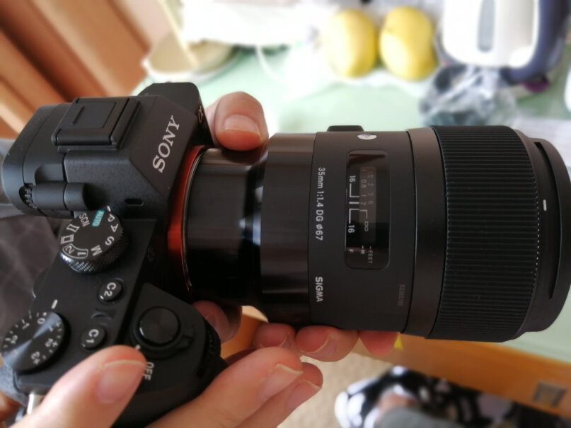SONY Alpha 7 II 微单相机cmos用棉棒点了一下好像向下凹陷属于正常现象吗。