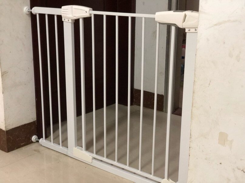 攸曼诚品eudemon安全门栏儿童门栏楼梯门防护栏宠物狗门栏门锁扣不上是什么原因？