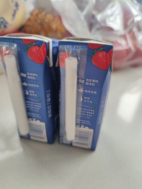 蒙牛纯甄草莓果粒常温酸奶200g×10最近买的日期怎么样？