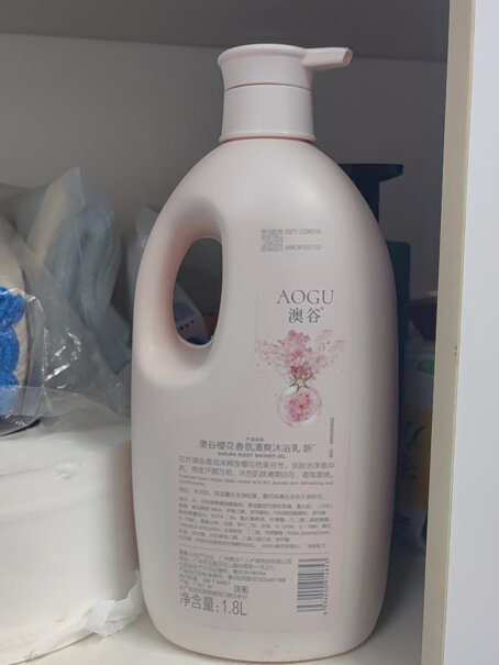 阿道夫澳谷樱花香氛沐浴露1.8L请问买过的亲，这款阿道夫新品好用嘛？洗完香嘛？