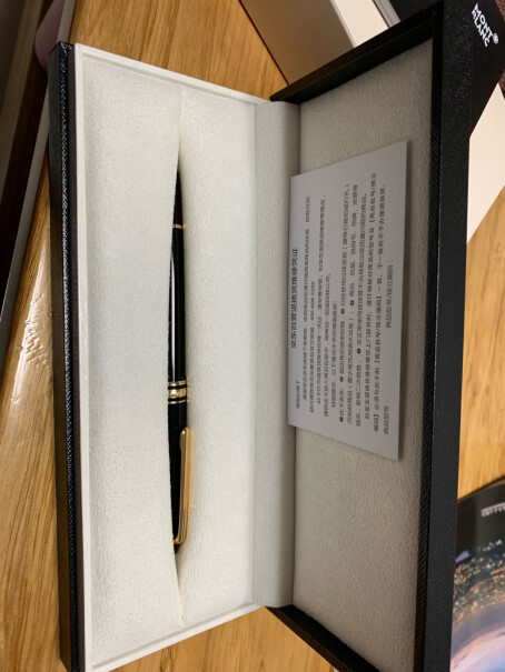 MONTBLANC万宝龙大班系列签字笔笔里面带笔芯吗？