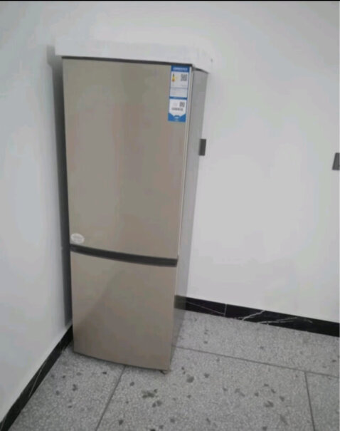 海尔BCD-178TMPT你好，请问这款冰箱的电源线向上拉直可以到多少高度？