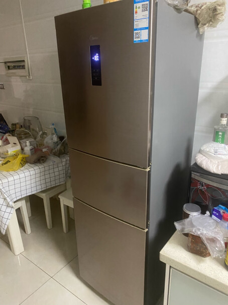 美的BCD-185WM(E)摩卡金冰箱两侧一直发热，正常吗？