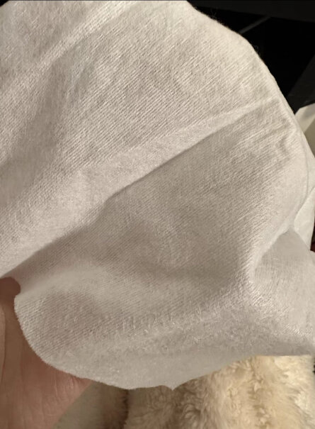 洁柔洗脸巾70抽*6包干湿两用洁面擦脸毛巾请问大家这个掉纸屑吗 薄吗？