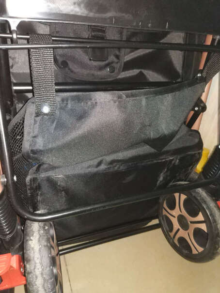豪威婴儿推车双向避震可躺可坐小孩子儿童手推车轻便折叠是不是铝合金的框架？