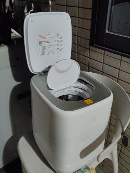 米家XQB30MJ102W洗衣机收到后刚打开晃动里面有水声正常吗？