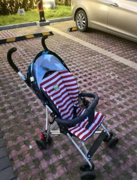 hd小龙哈彼婴儿推车铝合金车架轻便可折叠避震宝宝儿童手推伞车我看有透气的坐垫，有透气的靠背吗？？图片上看靠背是空的。