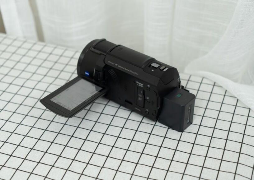 索尼FDR-AX700高清数码摄像机在吗，你这D&or;，拍不清画面呀？
