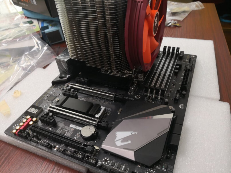 技嘉Z390AORUS我想怎么，用酷冷至尊水冷装得上吗！单排120的？