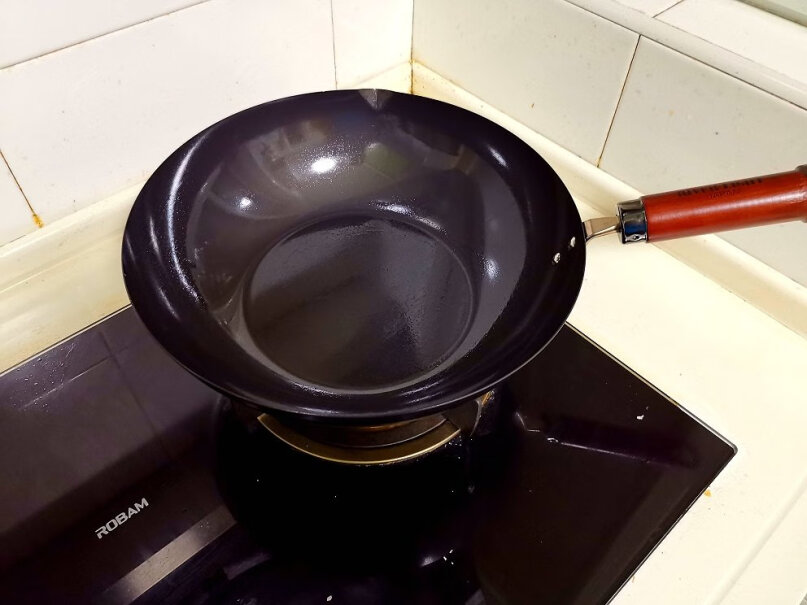 日本极牌RIVERLIGHT原装进口极铁锅请问这口锅，锅底直径是多少？谢谢啦。