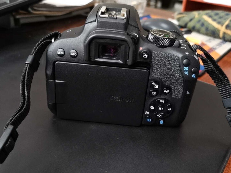 佳能 EOS 200D II 相机套装我有一台当年500D标配的18-200的原装镜头，能用在这800D上面吗？