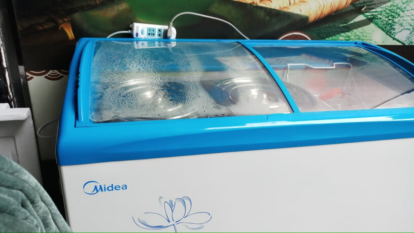 美的Midea立式单门家用商用展示柜冷藏饮料茶叶保鲜柜在冷藏的情况下会不会接霜？