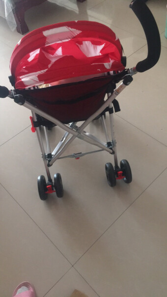 hd小龙哈彼婴儿推车铝合金车架轻便可折叠避震宝宝儿童手推伞车里面的垫有别的颜色吗？