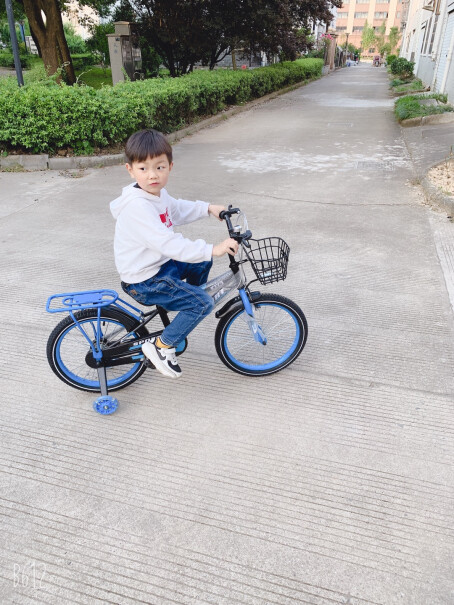 儿童自行车2-4-6-10岁男女小孩单车124一5岁要买多少寸的？