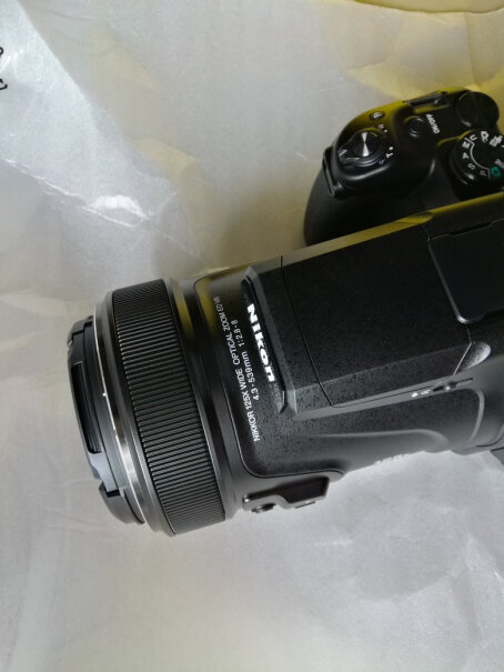 尼康COOLPIX P1000数码相机可以在镜头上调焦距吗？