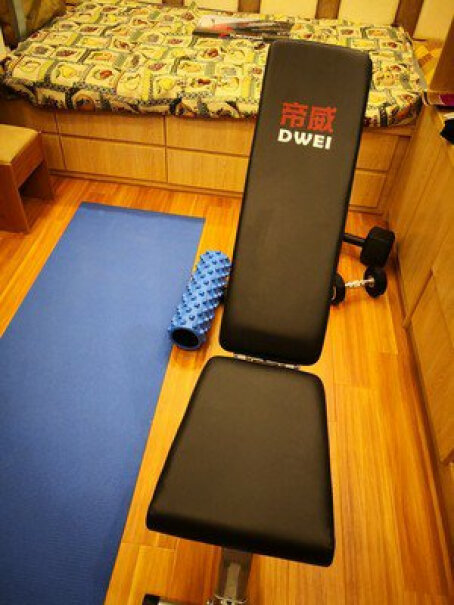 哑铃凳仰卧起坐健身器材家用多功能辅助器仰卧板健身椅飞鸟卧推凳可以收起来折叠吗？
