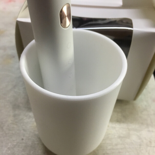 巧助手漱口杯子刷牙杯洗漱杯塑料牙缸TH1107杯底啥样的？容易积水垢么？