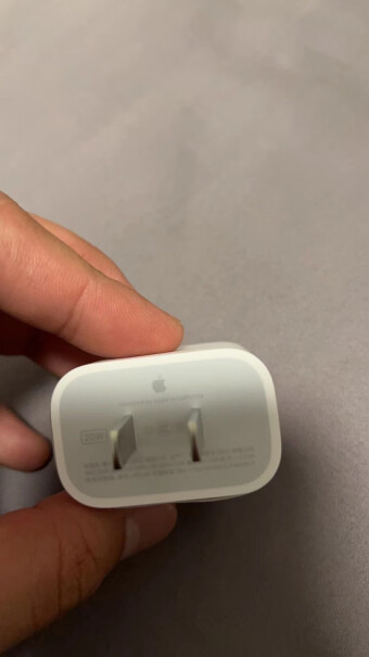 充电器Apple14PD20W快充iphone14promax14plus原装充电姐妹们可以给苹果第三代蓝牙耳机用这个头充电吗？谢谢？