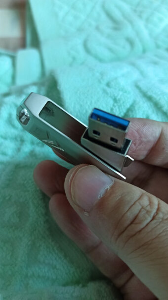 DM 小风铃PD076-3.0 32GB U盘金属材质有磁性吗？