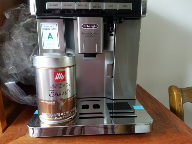 德龙家用办公室咖啡机研磨咖啡豆粉两用6900系列电压是220V的么？