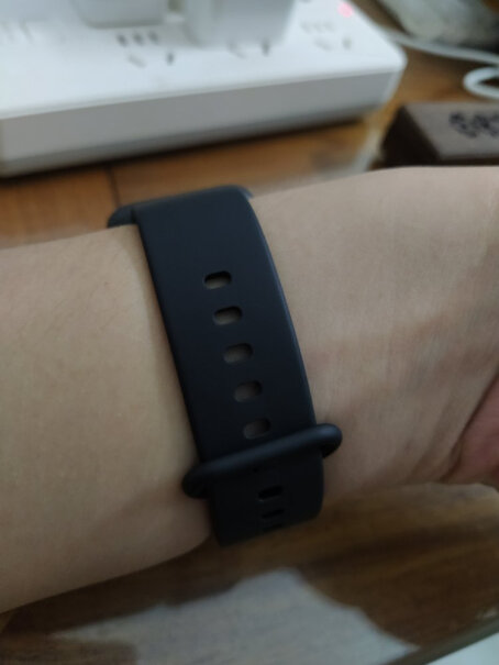 Redmi Watch 典黑智能手表看到表面有个摄像头用来做什么？又没有功能，