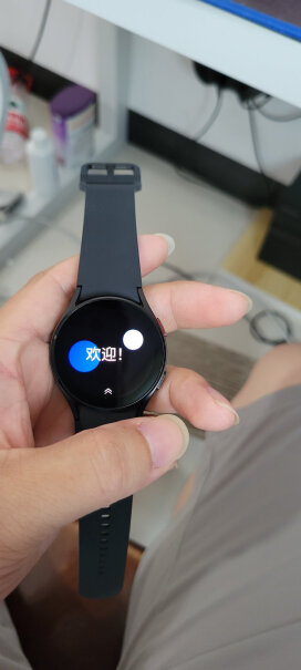 三星Galaxy Watch4 40mm蓝牙款可以用手机的无线充电器充电吗？