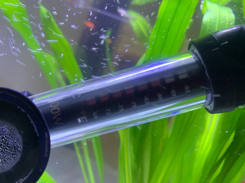疯狂水草鱼缸水族箱加热棒有温度显示吗。是不是达到设定温度就停了？