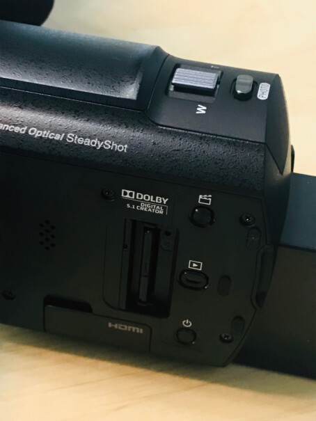 索尼FDR-AX700高清数码摄像机和ax60有什么区别？