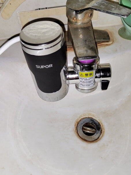 苏泊尔热式接驳赠漏电热水器CP速热04274247请问热水使用的时候有没有塑料味？