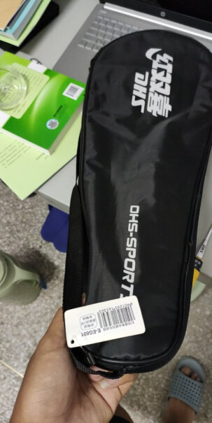 红双喜DHS羽毛球拍对拍合金羽拍1010新老包装随机是有球拍套代吗？