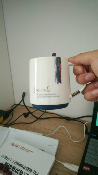 贝瑟斯咖啡杯套装这个杯子的盖子能盖紧不？