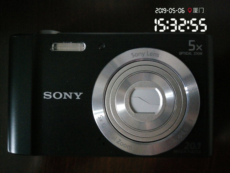 索尼DSC-W800数码相机数码相机数码相机有没有内存卡？