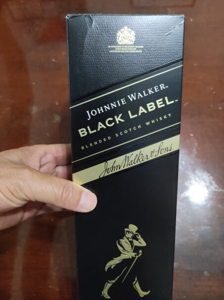 尊尼获加威士忌黑方黑牌性价比高吗？优劣分析评测结果！