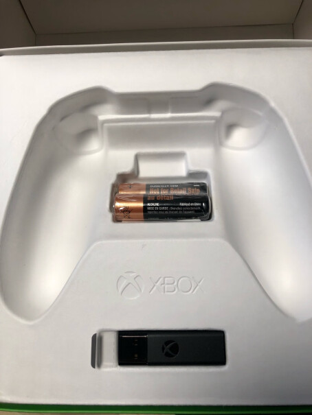 微软Xbox无线控制器磨砂黑+Win10适用的无线适配器大家都用什么电池啊？
