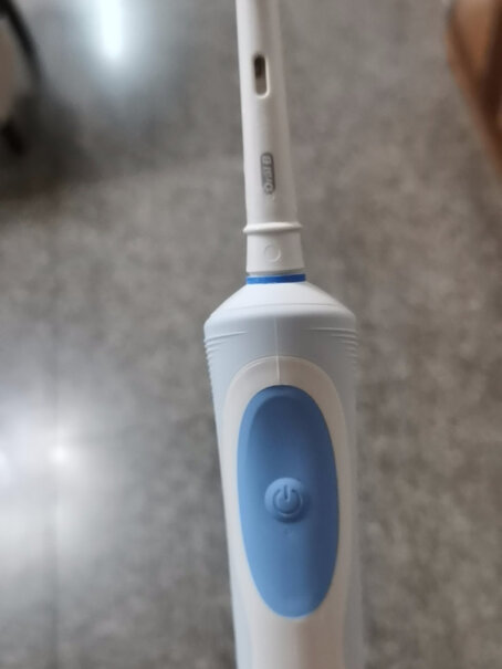 欧乐B电动牙刷成人小圆头牙刷充电式D12亮杰型有两分钟振动提醒吗 感觉明显吗？