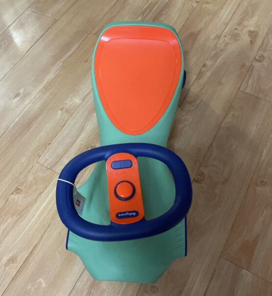 玩具车babycare岁防赛琳6.1扭扭侧翻摇摇前面放脚的地方滑的时候会挡脚吗？