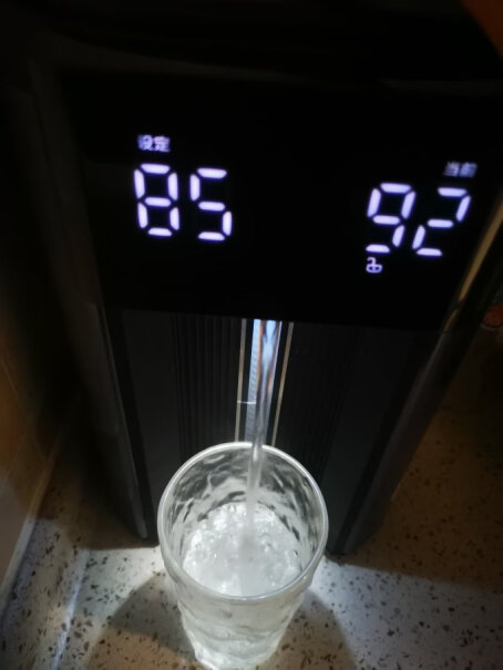 美的热水瓶水壶开水壶电水壶304暖水壶净甜5L到底后还有很多残留水吗？