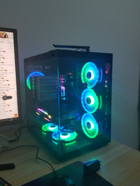 微星魔龙RTX 3080 Ti X TRIO显卡玩大型游戏的时候，显卡对着侧面玻璃那一块特别热..有同样的情况吗.还是都这样..