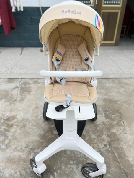 婴儿车bebebus可折叠手推车神器轻便双向景观你们的车在家里地板上推 整个车会摇晃吗？