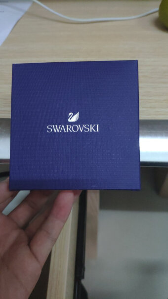 SWAROVSKI小号天鹅项链为什么京东自营比官方旗舰店便宜好多？