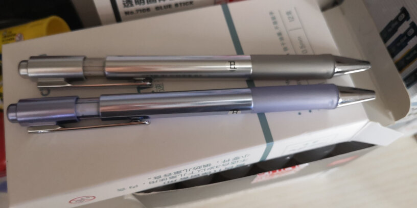 得力deli0.5mm全针管可擦中性笔签字笔水笔学生文具这款笔的笔芯是哪个？