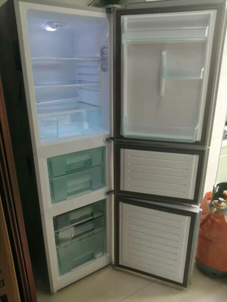 216升三门电冰箱小型家用中门软冷冻节能送货要几天？