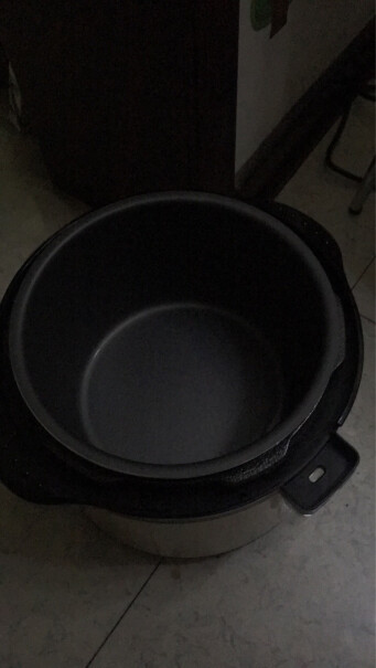 洛贝LBA-EPM01系列阿迪锅智能电压力锅这款锅做饭会有塑料味吗？