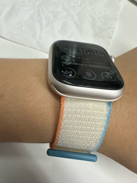 苹果Apple Watch S9 智能手表GPS款45mm你们的外包装有没有没贴防伪码的封条？