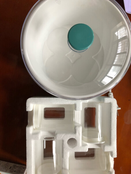 九阳家用全自动小型酸奶机精准控温SN－10J91请问，里边的不锈钢盒做的过程中温度会很热吗，大约有60度，谢谢！
