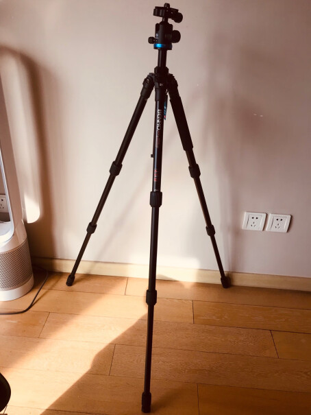 百诺IF28三脚架可以把相机竖起来用吗？就是要竖着构图的？