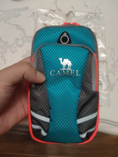 骆驼户外CAMEL户外情侣款手机臂包苹果11能放下不？